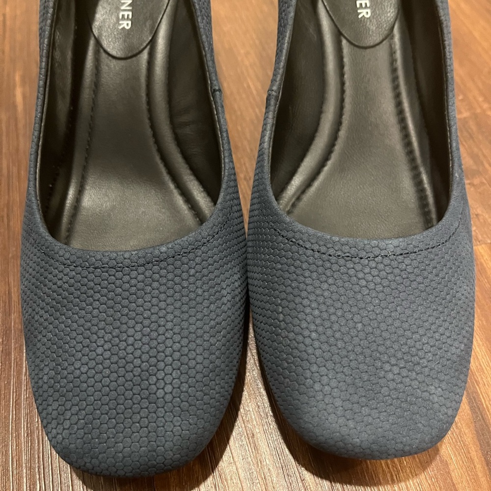 Donald J Pliner Corin Block Heel Pump Size 6M - Picture 10 of 11